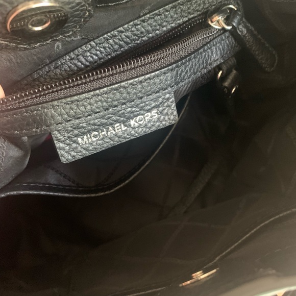 Michael Kors $329 Alaina small pebbled leather bucket bag - Picture 13 of 16